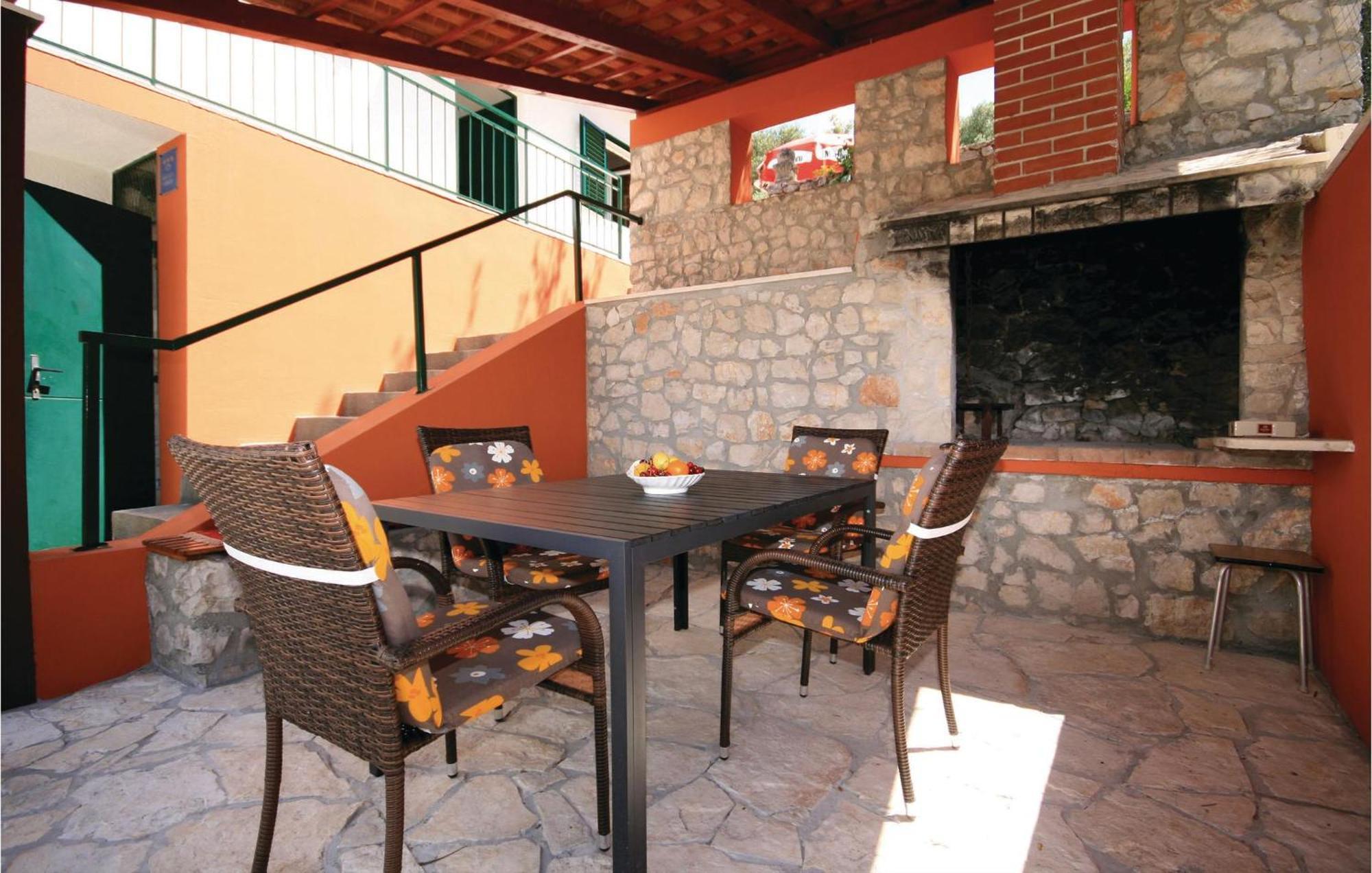 2 Bedroom Beautiful Home In Sparadici Grebaštica Eksteriør bilde